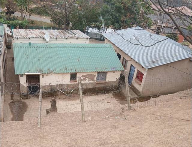 8 BEDROOM HOUSE FOR SALE IN UMLAZI J